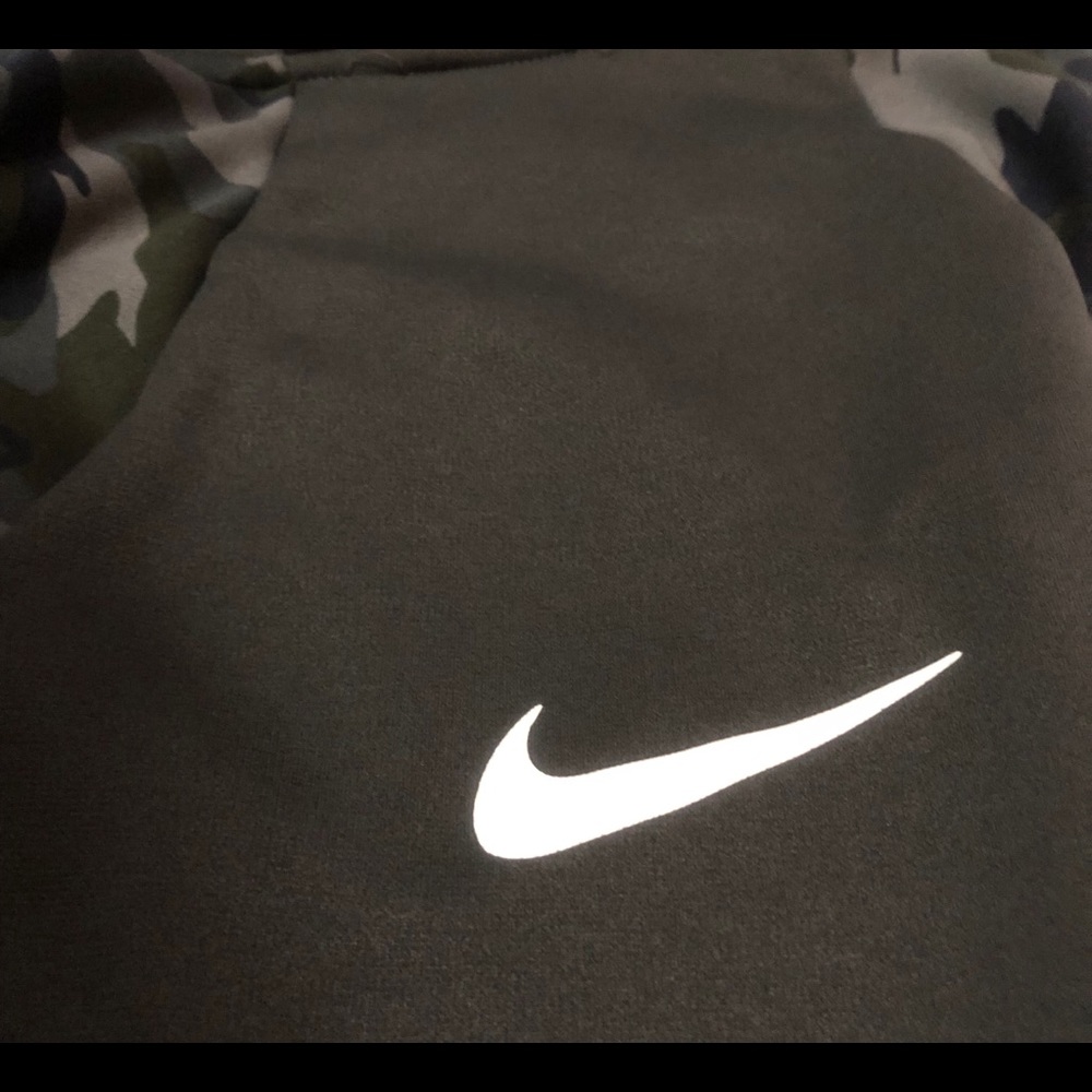 Nike Dri- Fit Camo Zip Up Hooded Training Jacket - Picture 7 of 8